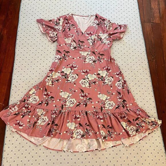 Dresses & Skirts - Flirty Flowy Pink Floral Dress Like NEW 3XL